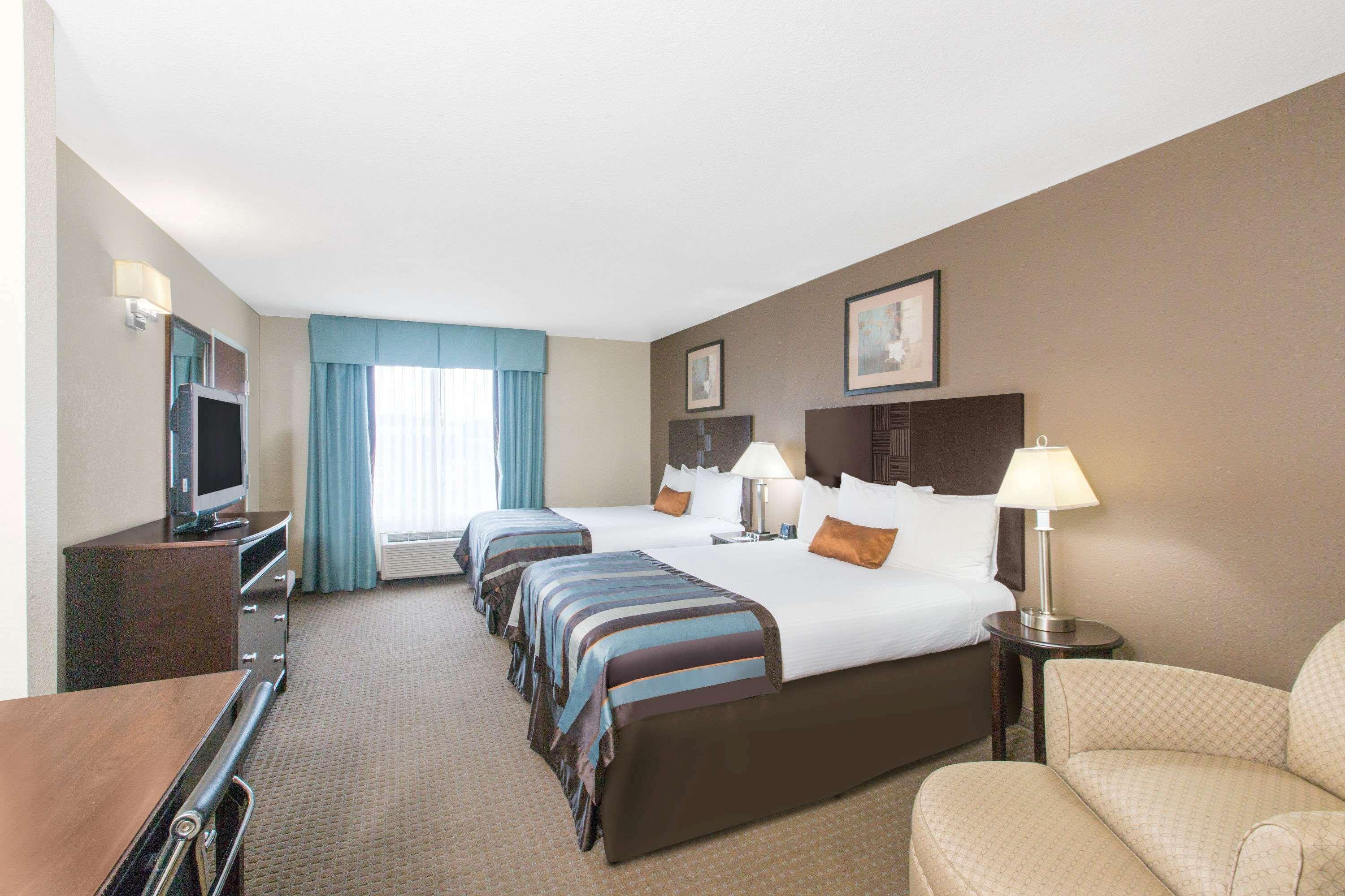 Wingate By Wyndham Southport Hotel Exterior photo