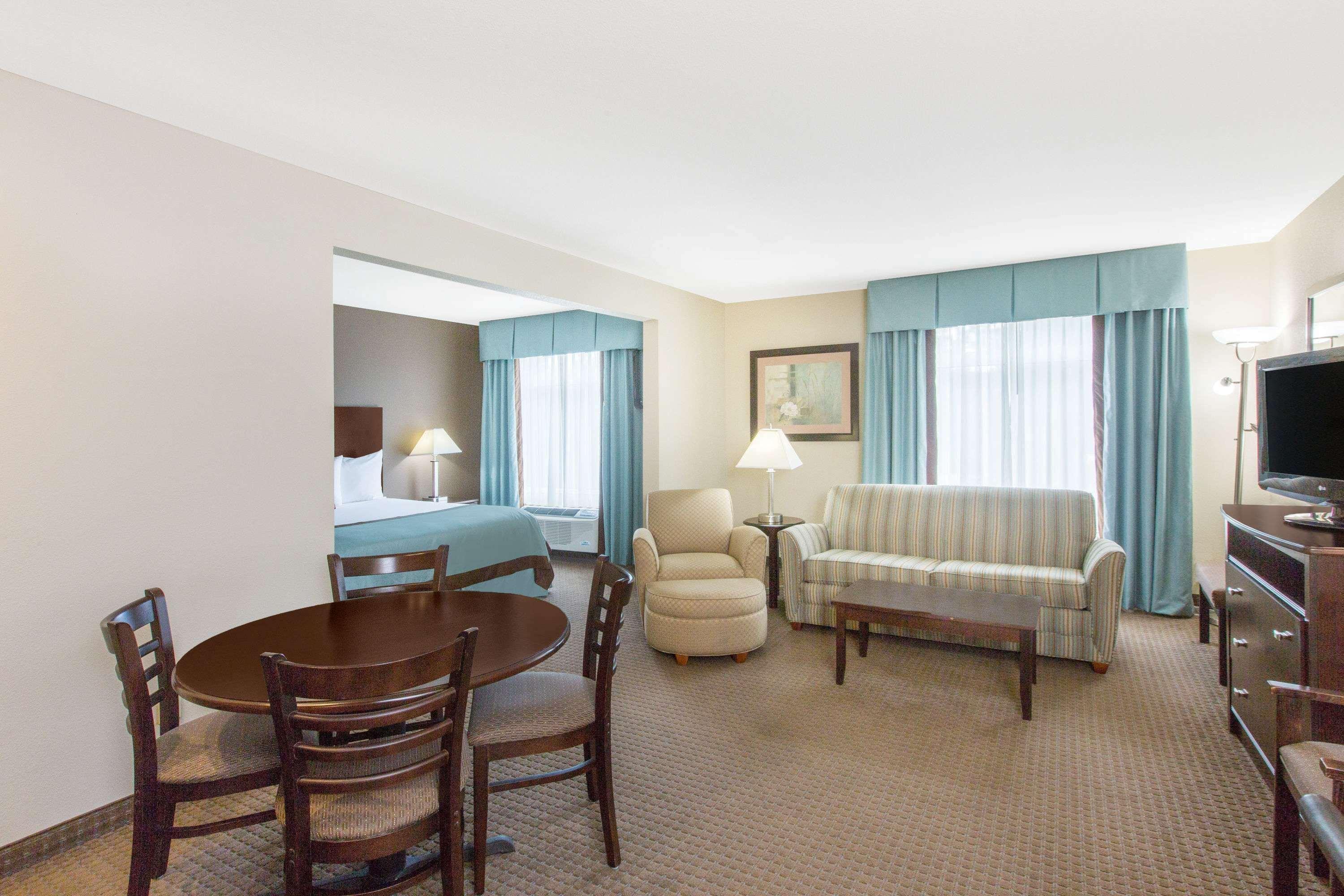 Wingate By Wyndham Southport Hotel Exterior photo